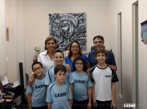 Alunos premiados na competição Canguru de Matemática juntamente com os professores Eliane Pereira, Avelino Moura e a diretora Renata Gaia. 