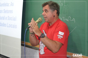 Enio dos Anjos, professor de Geografia falando a respeito do tema do ano