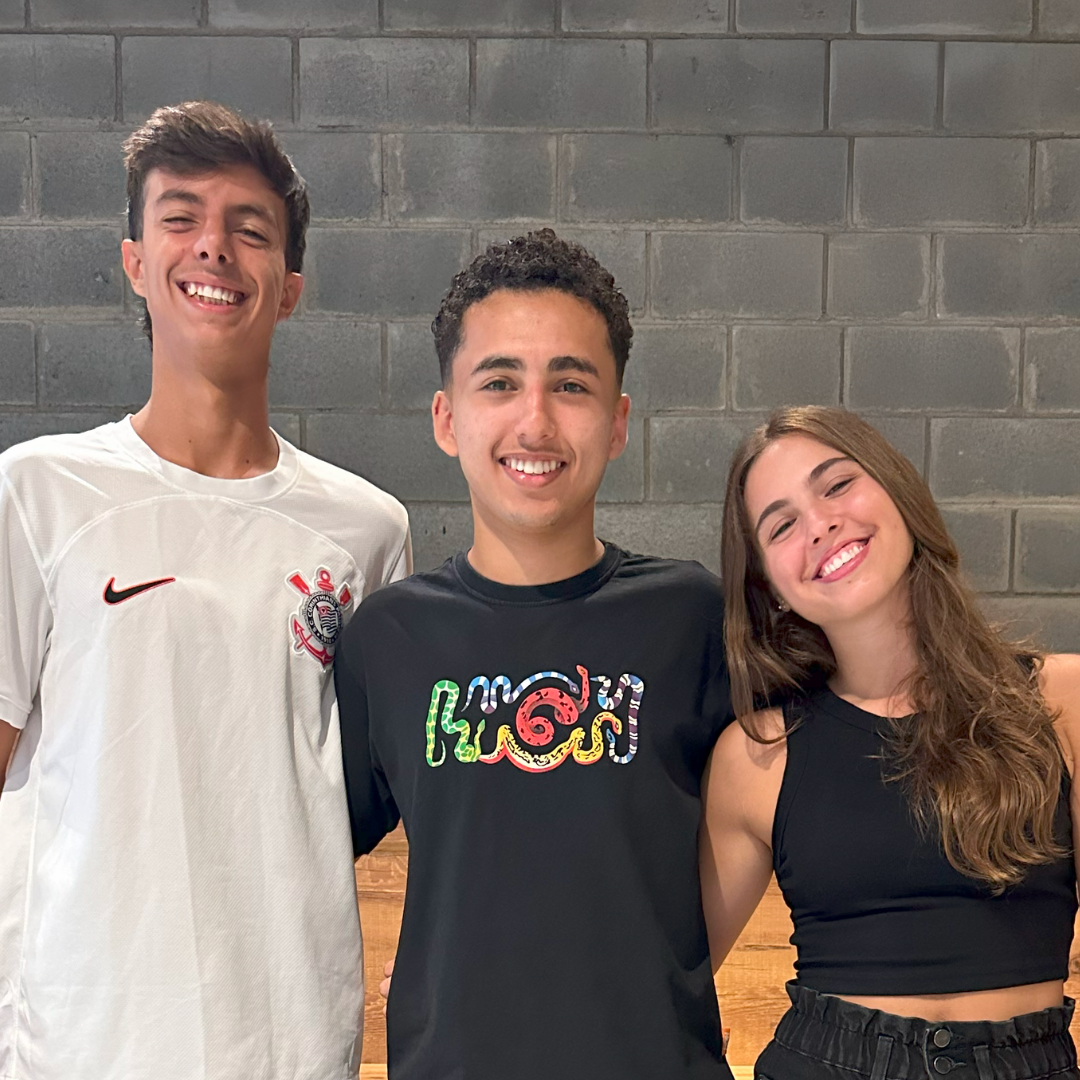 Ex-alunos do colégio do carmo fazem roda de conversa com ensino médio